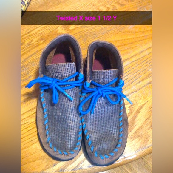 Twisted X lace up loafer size 1.5 Y - Picture 1 of 4